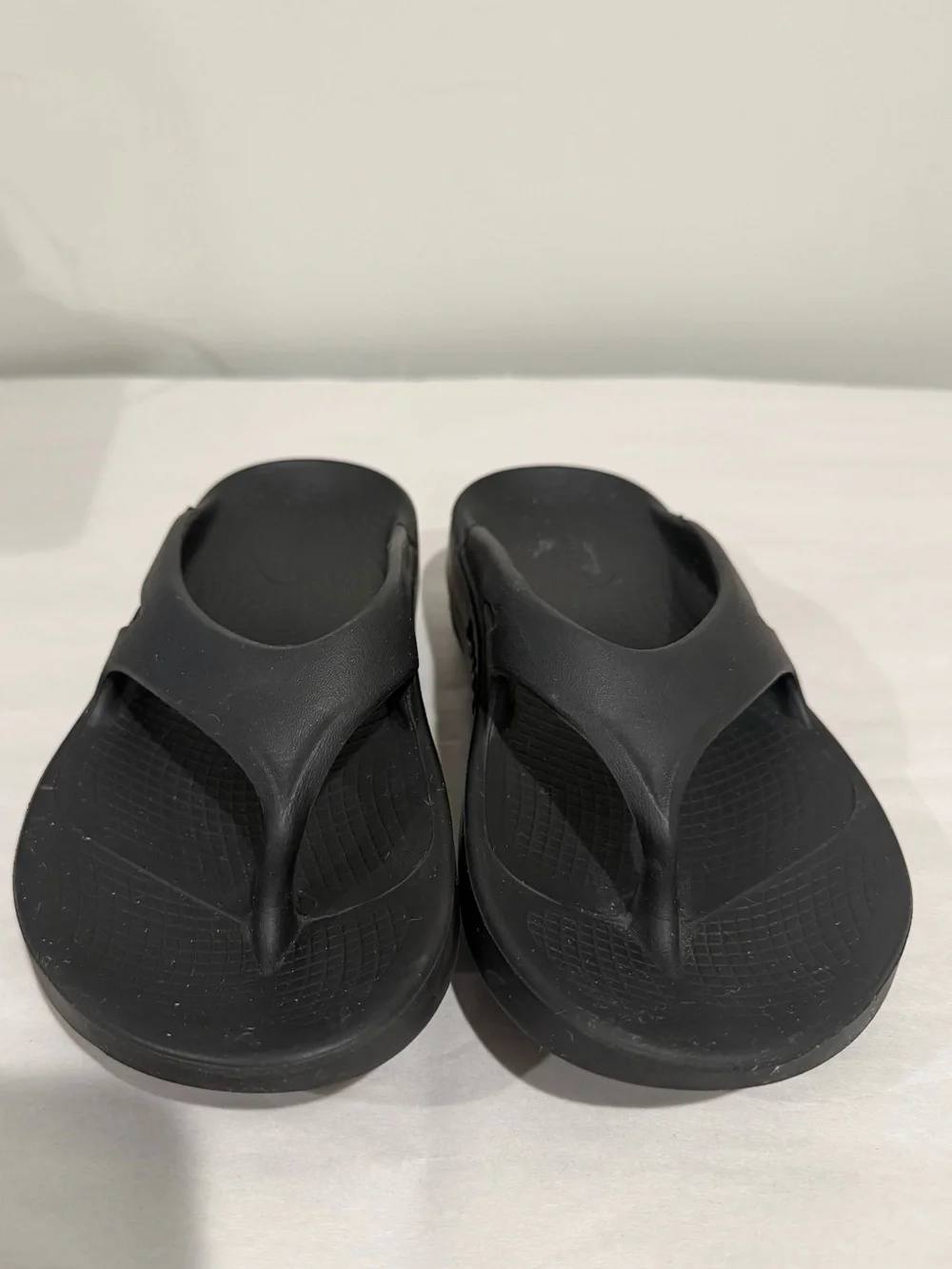OOFOS OOriginal Recovery Sandals Black Thong Flip Flops Comfort Shoe Size 6